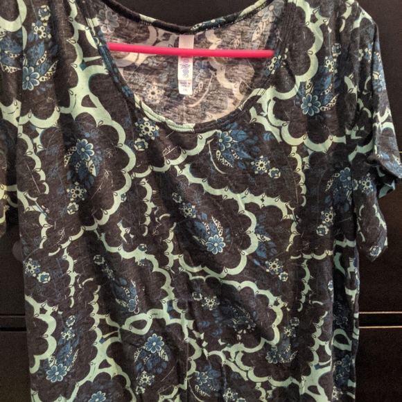 LuLaRoe Classic Tee - Picture 1 of 2